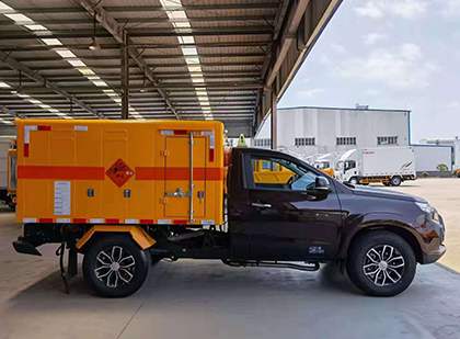 滑县爆破器材运输车